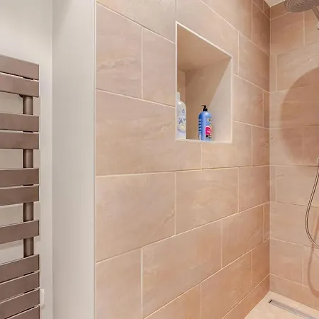 En Individuel Sauna Piscine Apartment *